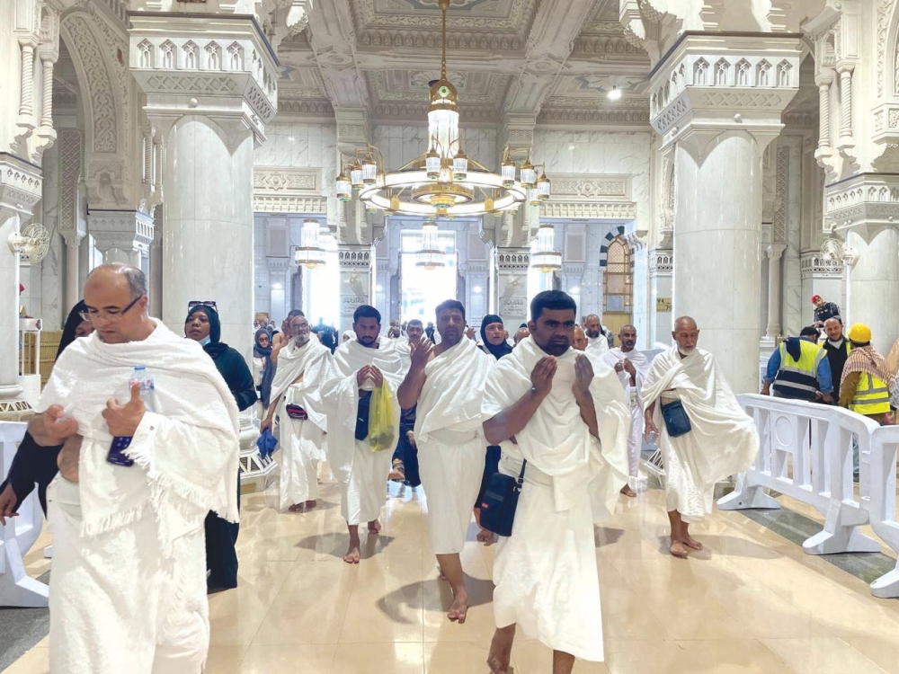 وصول طلائع الحجيج إلى المملكة (اليوم)