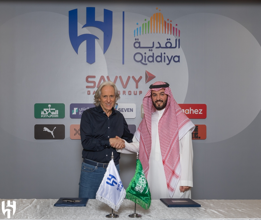 رسمياً.. الهلال يمدد عقد جيسوس لمدة موسم واحد - عاجل