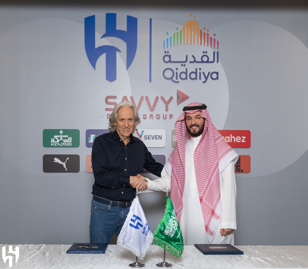 رسمياً.. الهلال يمدد عقد جيسوس لمدة موسم واحد - عاجل