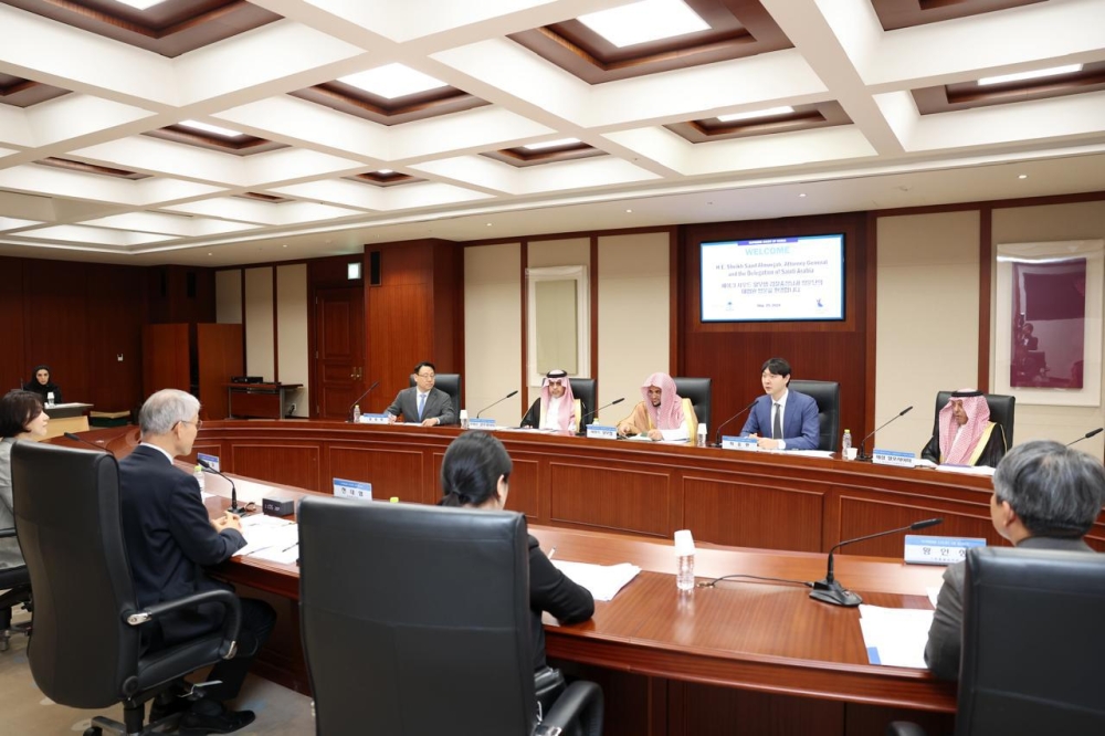 النائب العام يلتقي برئيس المحكمة العليا في كوريا الجنوبية