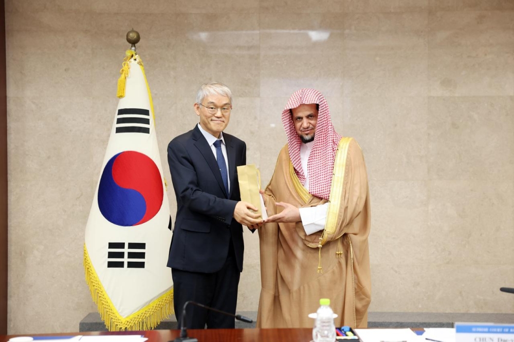 النائب العام يلتقي برئيس المحكمة العليا في كوريا الجنوبية
