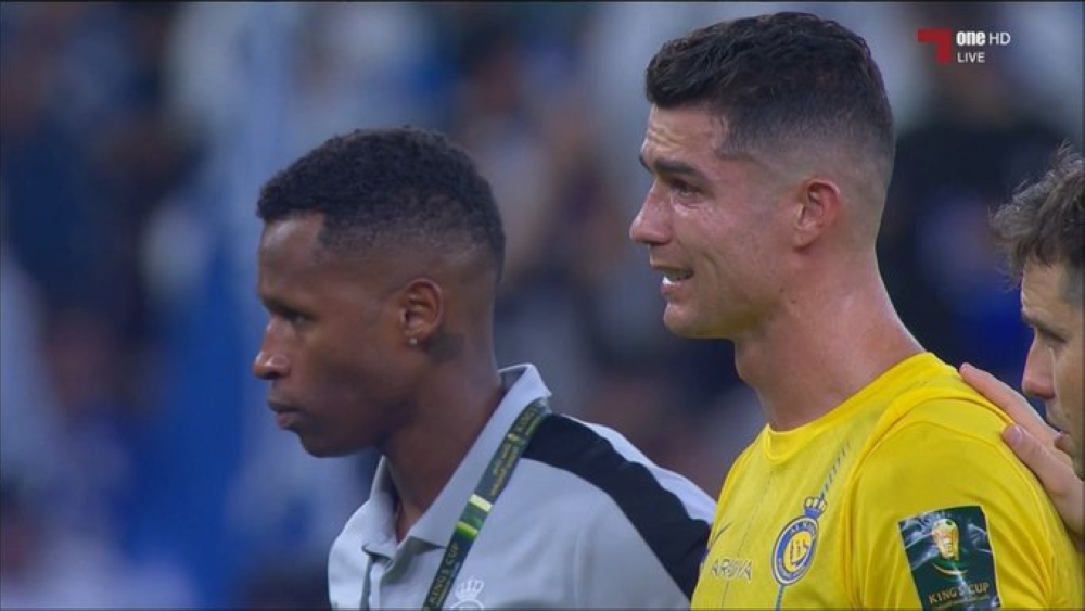 بكاء كريستيانو رونالدو بعد هزيمة النصر أمام الهلال ـ عاجل