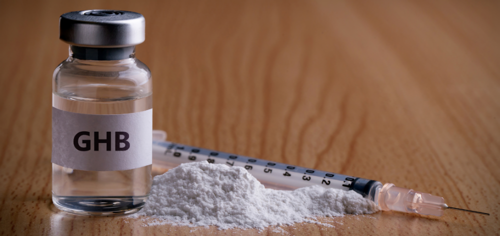 استخدمه سفاح التجمع للإجهاز على ضحاياه.. ما هو عقار GHB؟