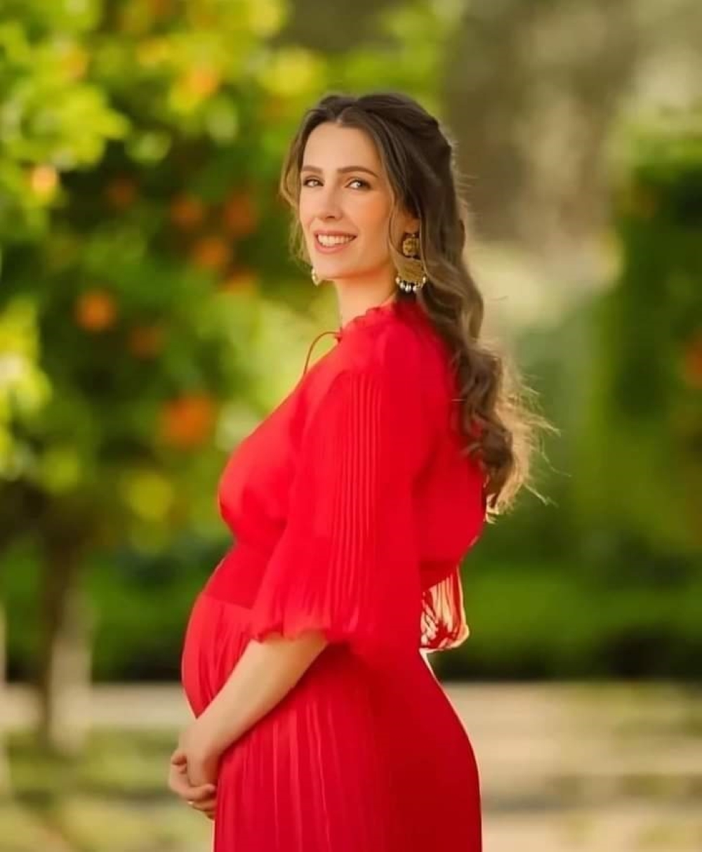بإطلالة رائعة.. الأميرة رجوة الحسين في أول ظهور بعد الحمل