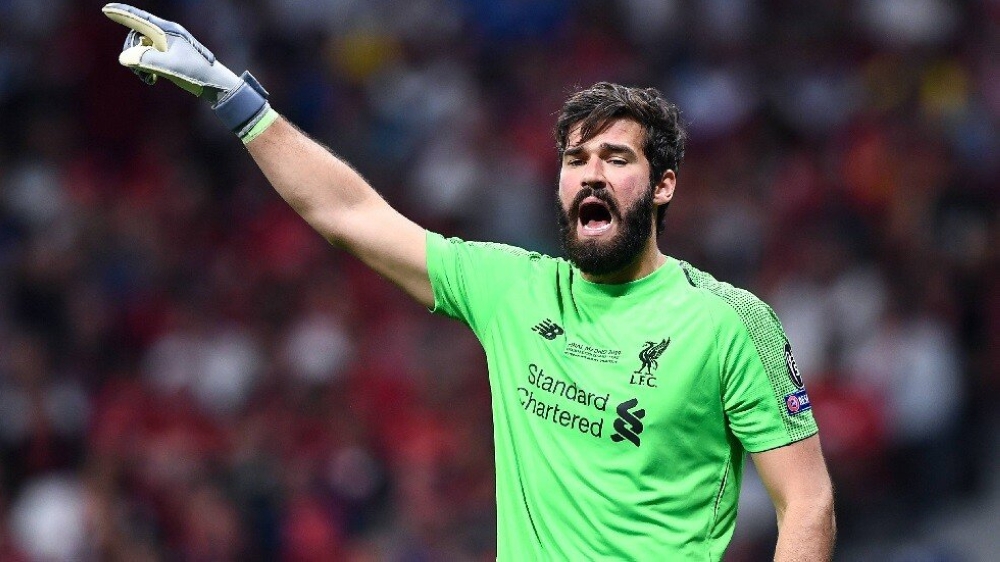 أليسون حارس ليفربول مطلوب في دوري روشن