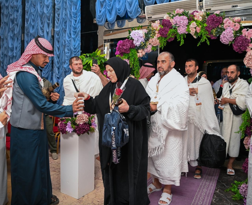 استقبال الفوج الأول من حجاج روسيا بالورود والهدايا - اليوم 
