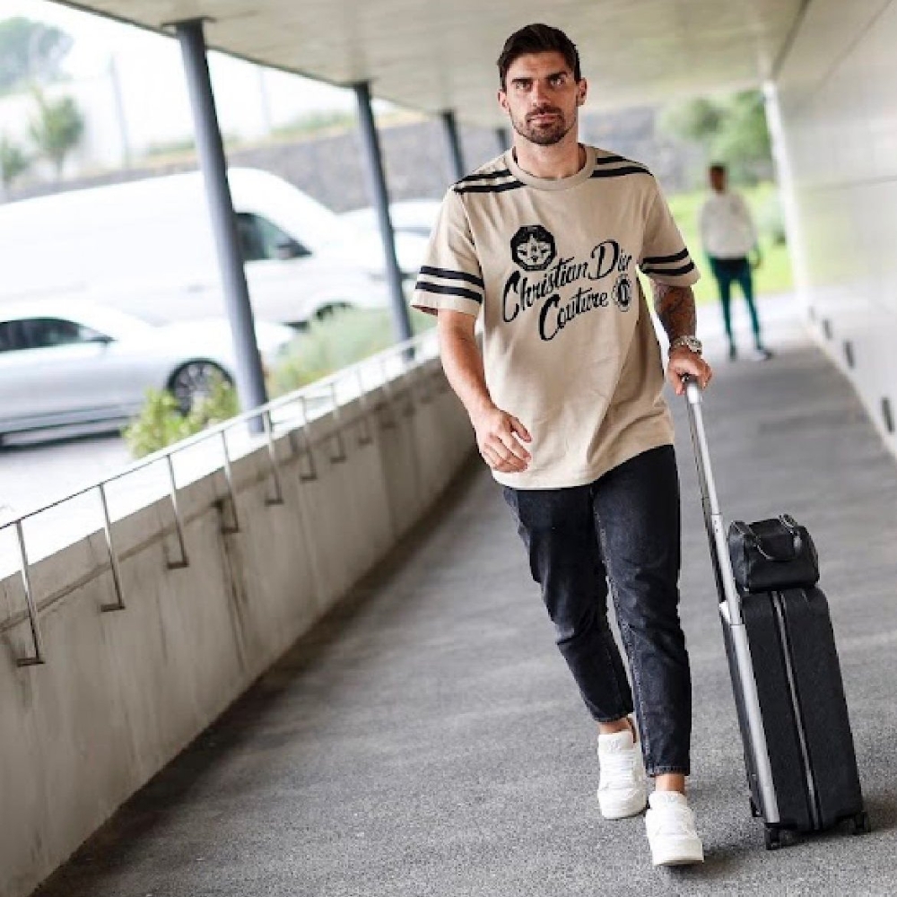 رونالدو ونيفيز ينتظمان بمعسكر منتخب البرتغال