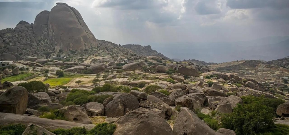 جبل شدا في الباحة.. كهوف غامضة ونقوش تحكي التاريخ