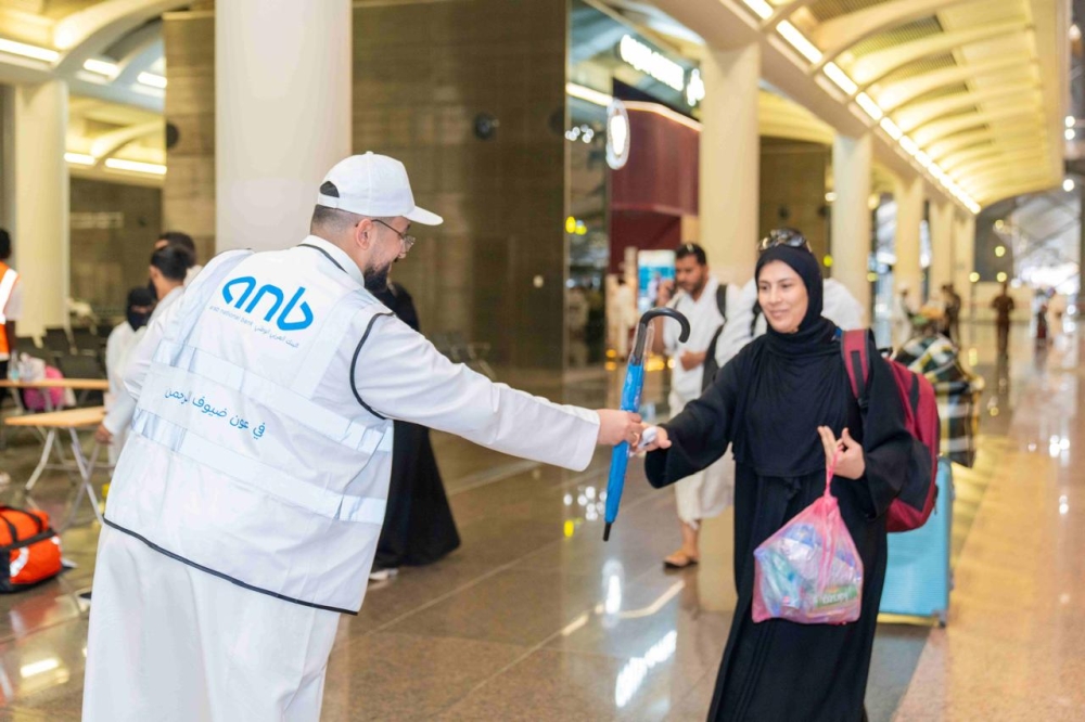 أكثر من 700 متطوع ومتطوعة يباشرون بخدمة آلاف الحجاج ضمن مبادرة البنك العربي الوطني anb 