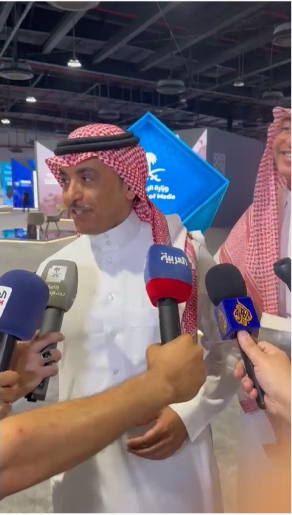 وزير الإعلام سلمان بن يوسف الدوسري - اليوم 