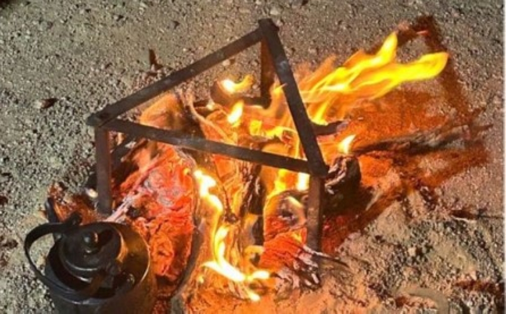 ضبط مخالفًا لنظام البيئة لإشعاله النار في أراضي الغطاء النباتي في منطقة عسير - القوات الخاصة للأمن البيئي