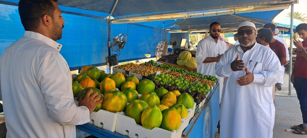 الرطب والعنب والتين.. المنتجات الزراعية تجذب زوار الأحساء
