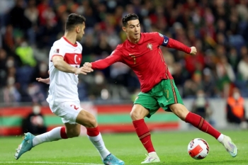 كريستيانو رونالدو مع البرتغال في مباراة سابقة أمام تركيا
