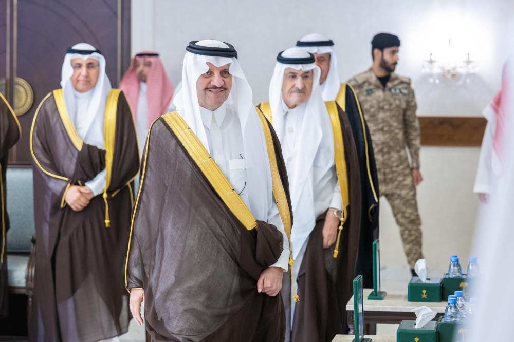 أمير الشرقية يكرم الداعمين لسباق الجري الدولي 25