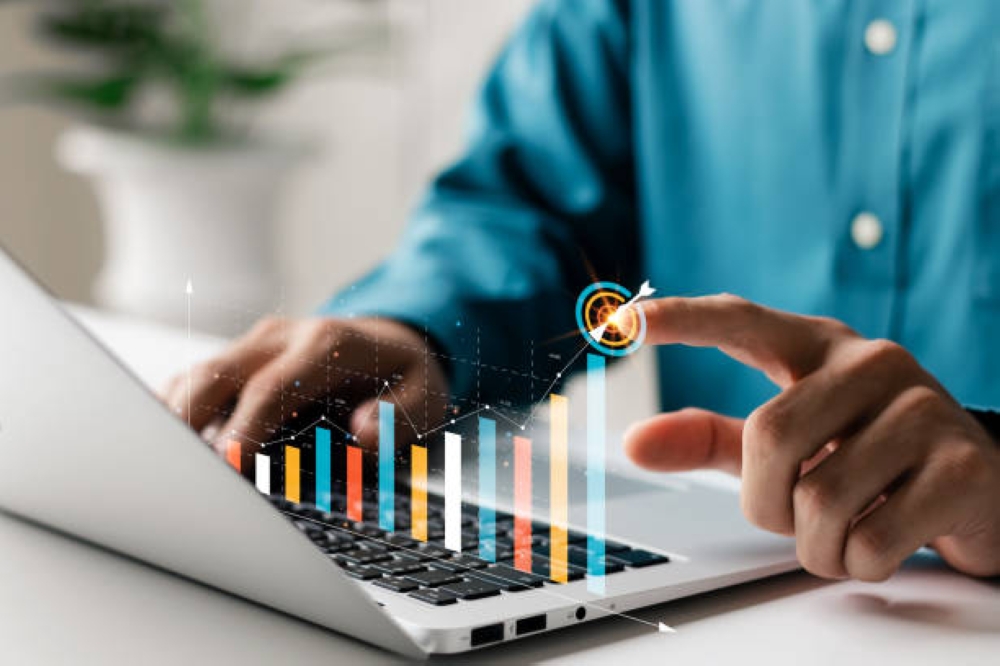 السوق المالية السعودية تحقق أرقامًا قياسية خلال 2023- مشاع إبداعي