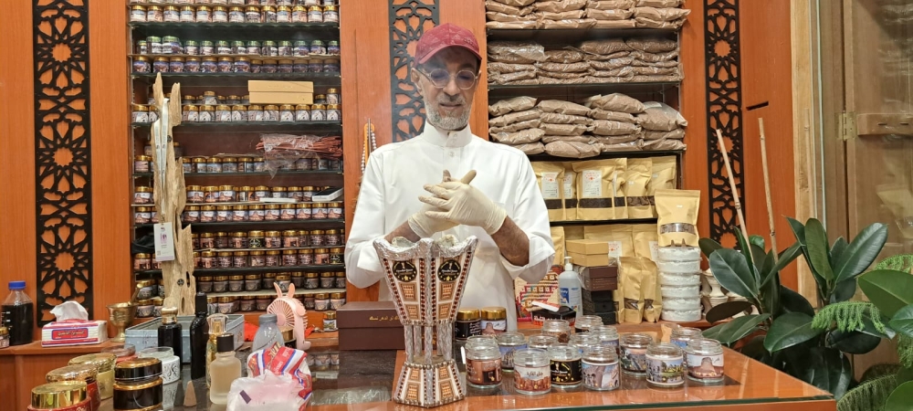 بخور الأحساء.. موروث شعبي يتحول إلى مصدر رزق للعائلات- اليوم