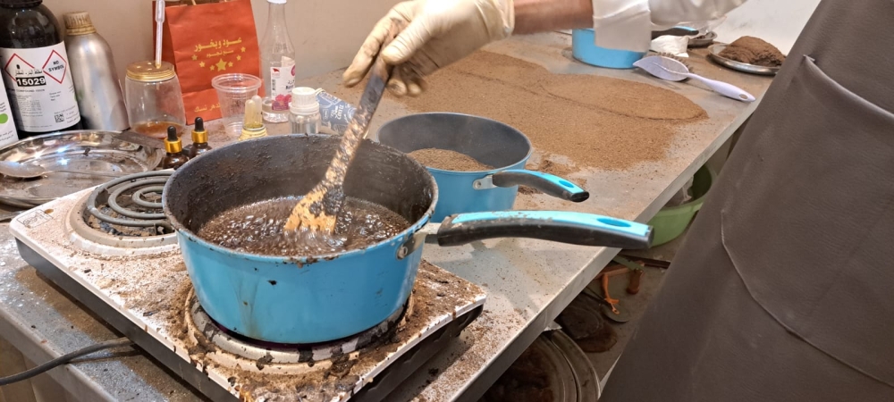 فيديو| بخور الأحساء.. موروث شعبي يتحول إلى مصدر رزق للعائلات