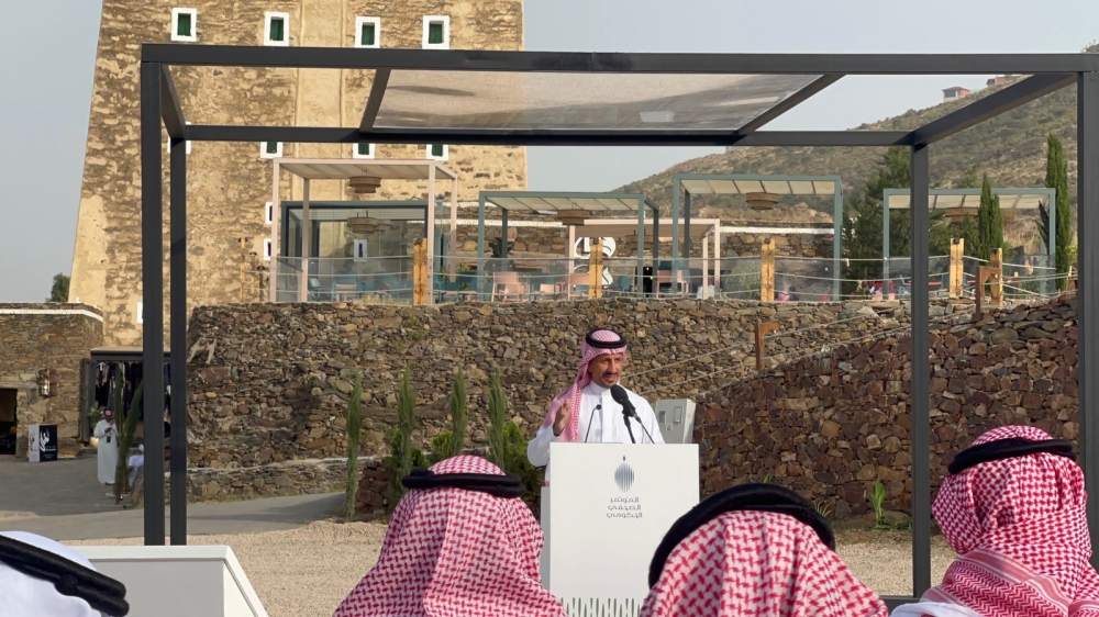 وزير السياحة: القطاع يشهد نموًا متسارعًا.. وتدريب 100 ألف سعودي سنويا