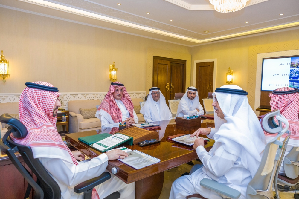 نائب أمير الشرقية يستقبل أمين المنطقة