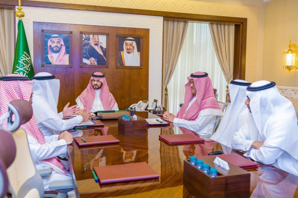 نائب أمير الشرقية يستقبل أمين المنطقة