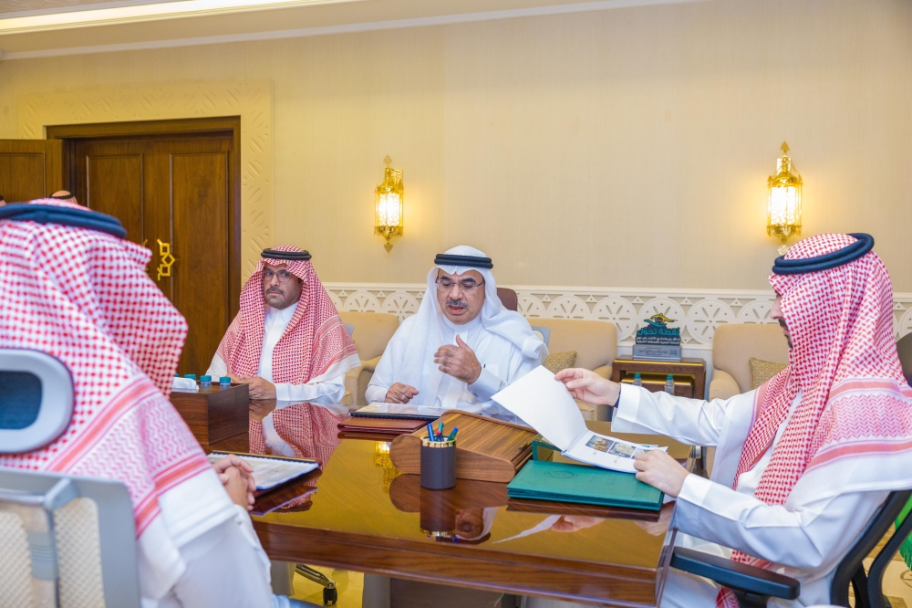 نائب أمير الشرقية يستقبل أمين المنطقة