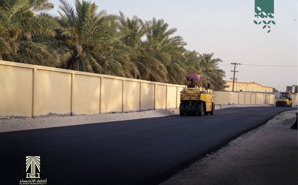 الاعمال متواصلة لرفع كفاءة طرق الواحة الزراعية