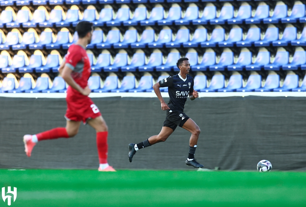 الهلال يعبر الدحيل بثنائية الجوير والقحطاني