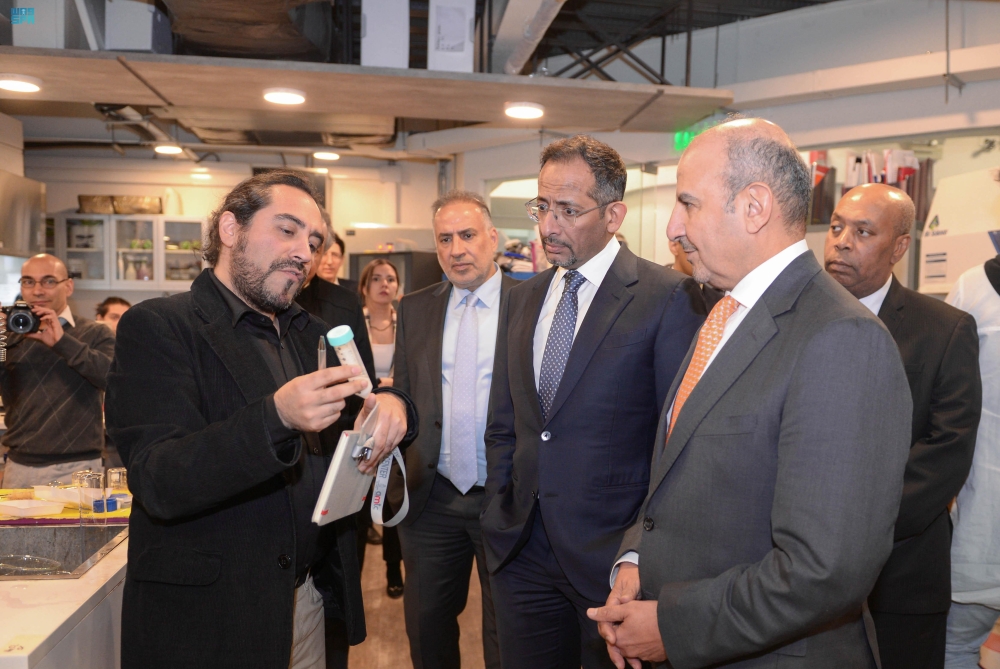 وزير الصناعة يبحث الفرص الاستثمارية في تشيلي - واس