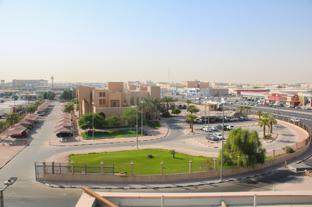 مبادرة تزيل أسوار مبنى بلدية الدمام لتجميل المدينة
