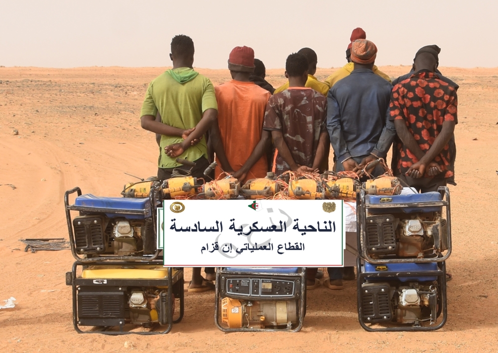 الأمن الجزائري يوقف مئات المهربين والإرهابيين- الدفاع الجزائرية فيسبوك