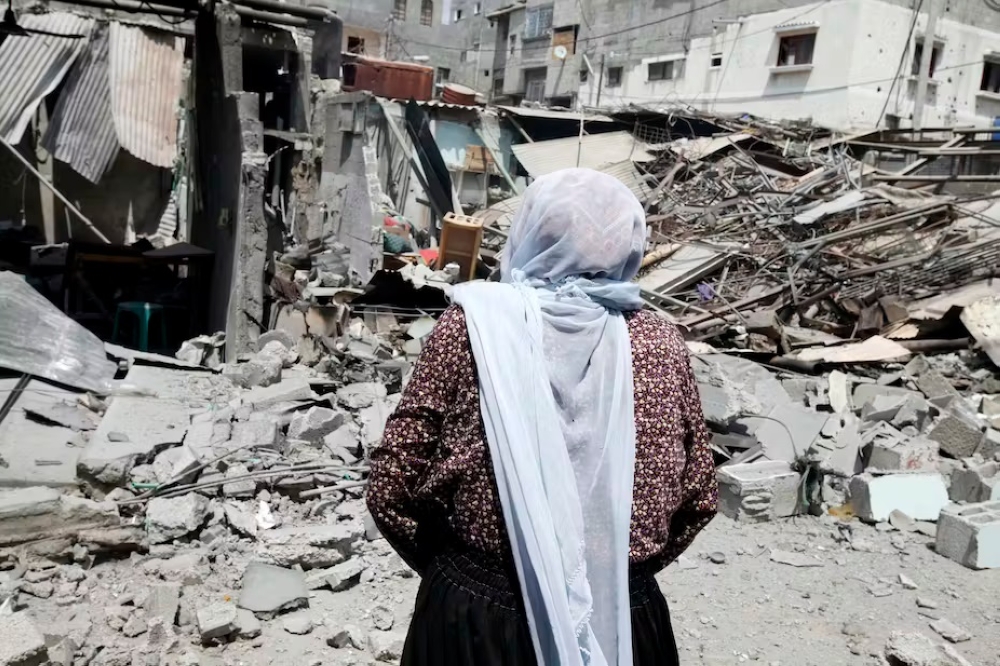 استشهد عشرة فلسطينيين الليلة الماضية وفجر اليوم الجمعة، في قصف للاحتلال
الإسرائيلي على وسط وجنوب <a
href=