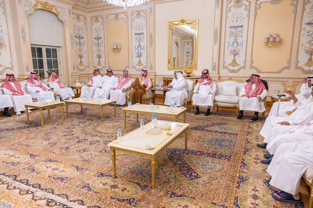 نائب أمير الشرقية يقدم العزاء لأسرة التميمي