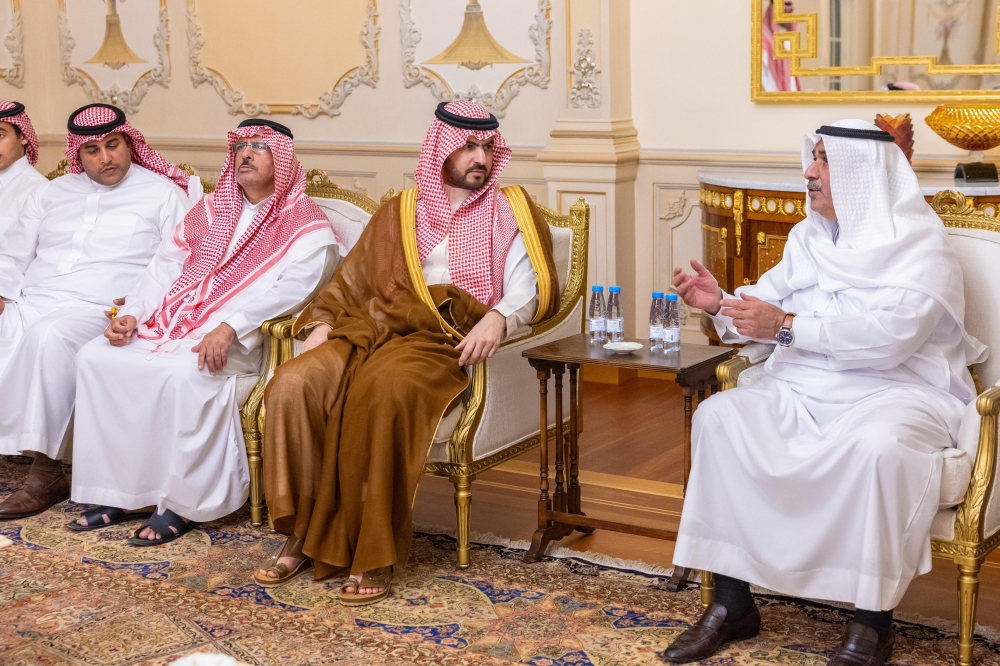 نائب أمير الشرقية يقدم العزاء لأسرة التميمي - اليوم