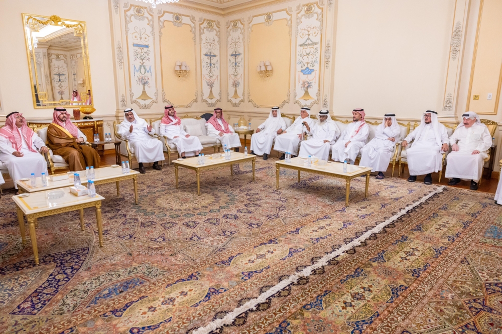 نائب أمير الشرقية يقدم العزاء لأسرة التميمي
