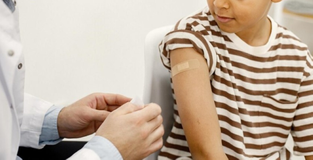 مختصة: تطعيمات المدارس تضمن عامًا دراسيًا صحيًا للطلاب- مشاع إبداعي