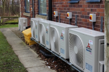  لص يفكك أكثر من 20 تكييف ويحاول بيعها وسط حرارة الطقس - أرشيفية airconrefrigerationltd