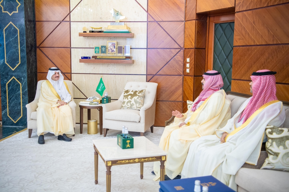 أمير الشرقية يطلع على إنجازات هيئة المدن الصناعية