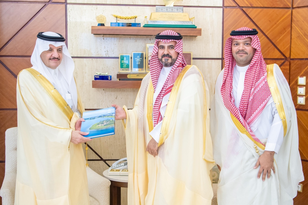 أمير الشرقية يطلع على إنجازات هيئة المدن الصناعية