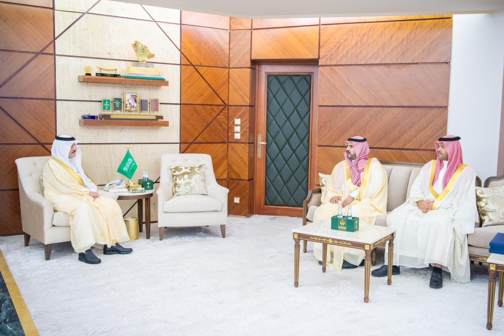 أمير الشرقية يطلع على إنجازات هيئة المدن الصناعية