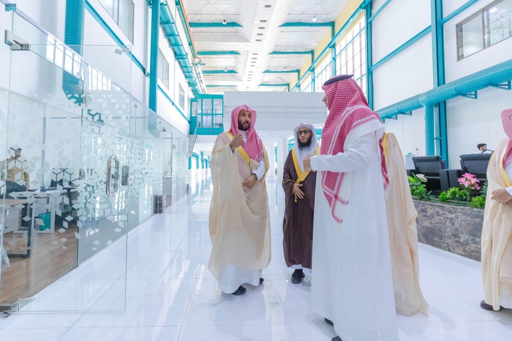 وزير العدل يزور محاكم منطقة عسير - واس