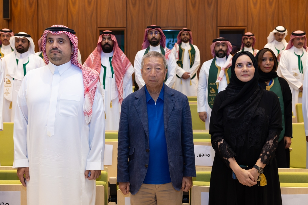بن جلوي يكرم المشاركين في برنامج القيادة الأولمبية