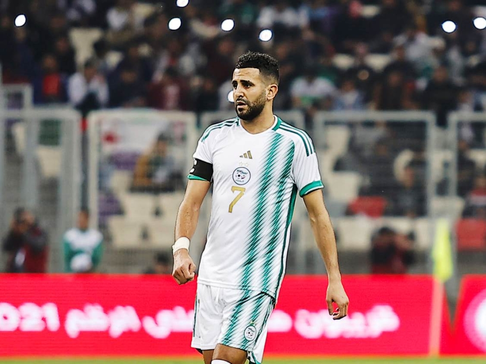 المنتخب الجزائري يستدعي رياض محرز و أمير سعيود