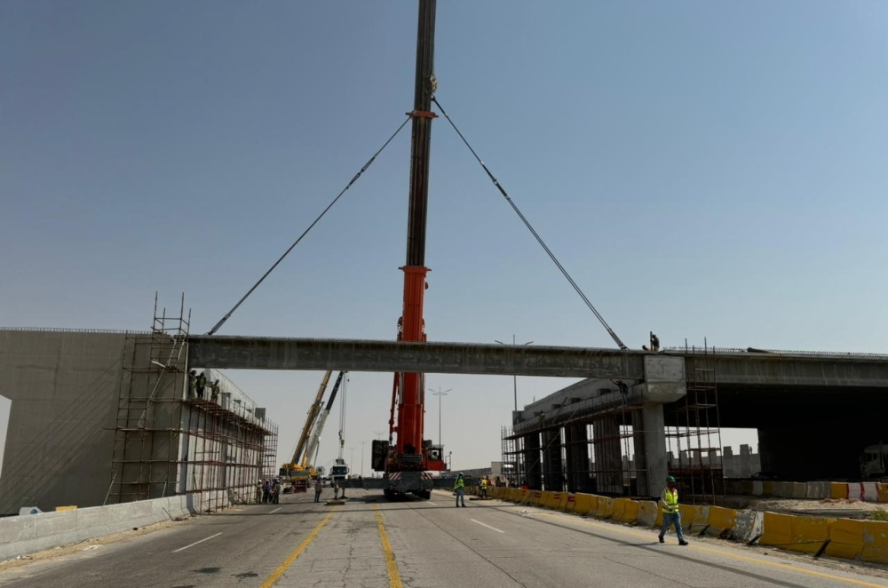 86 % إنجازًا لمشروع جسر «معبر الجمال» بالشرقية