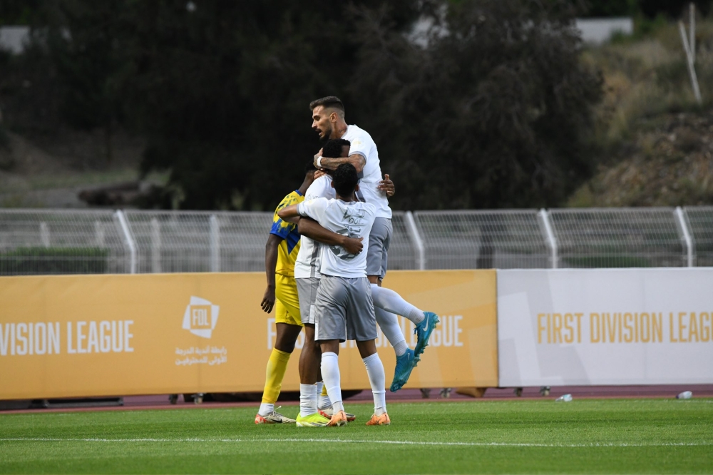 الطائي يهزم العين في دوري يلو