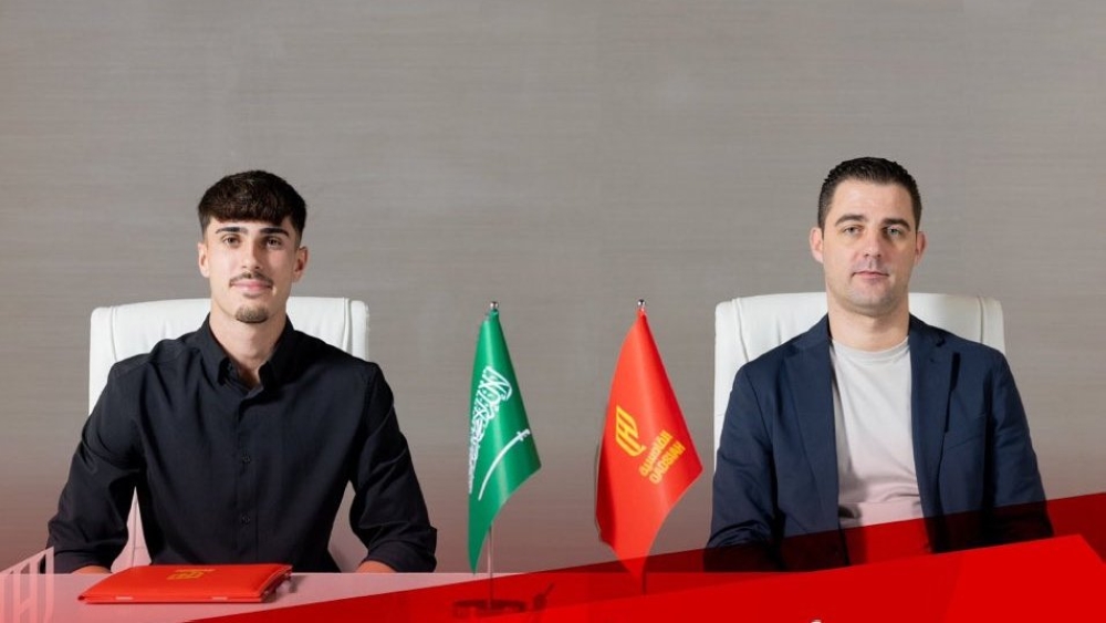 القادسية يعلن التعاقد رسميا مع مدافع ريال بيتيس