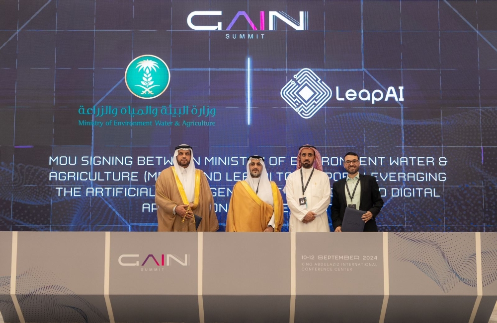 جانب من توقيع اتفاقيات البيئة والمياه والزراعة 