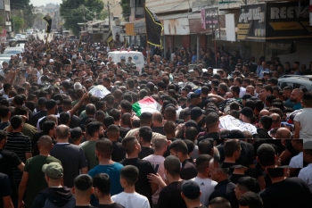 استمرار تشييع جثامين الشهداء الفلسطينيين في غزة والضفة - وفا