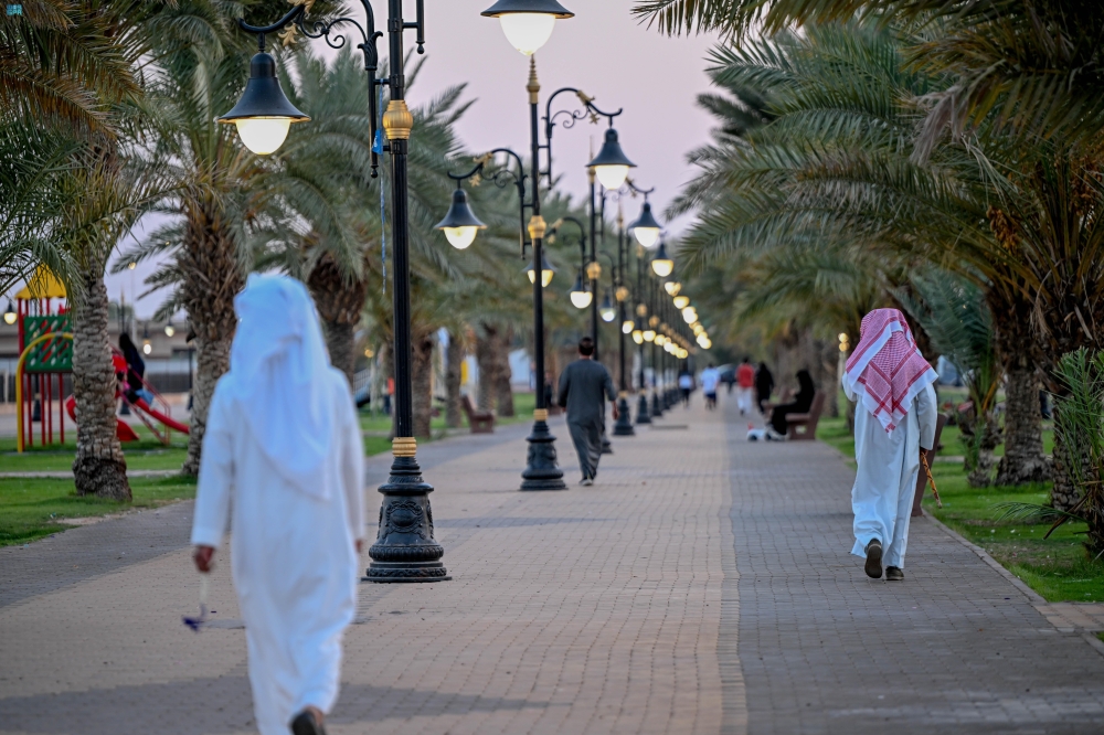 اعتدال الطقس يشجع على رياضة المشي بـ