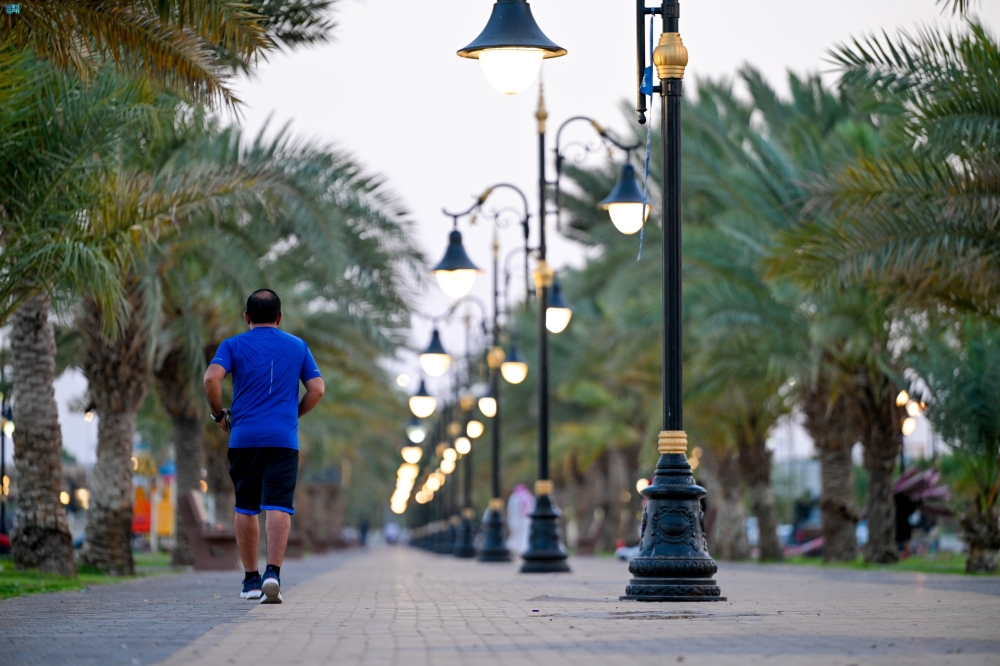 اعتدال الطقس يشجع على رياضة المشي بـ