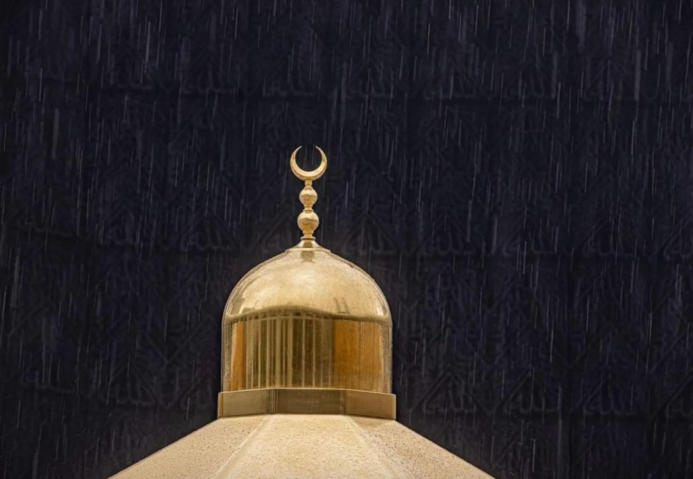 بالصور.. أمطار غزيرة على المسجد الحرام